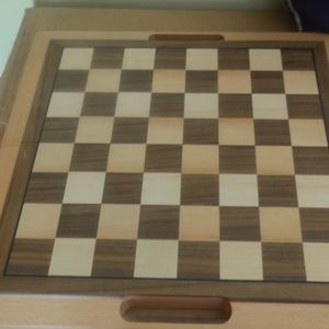 Foldable wooden chessboard